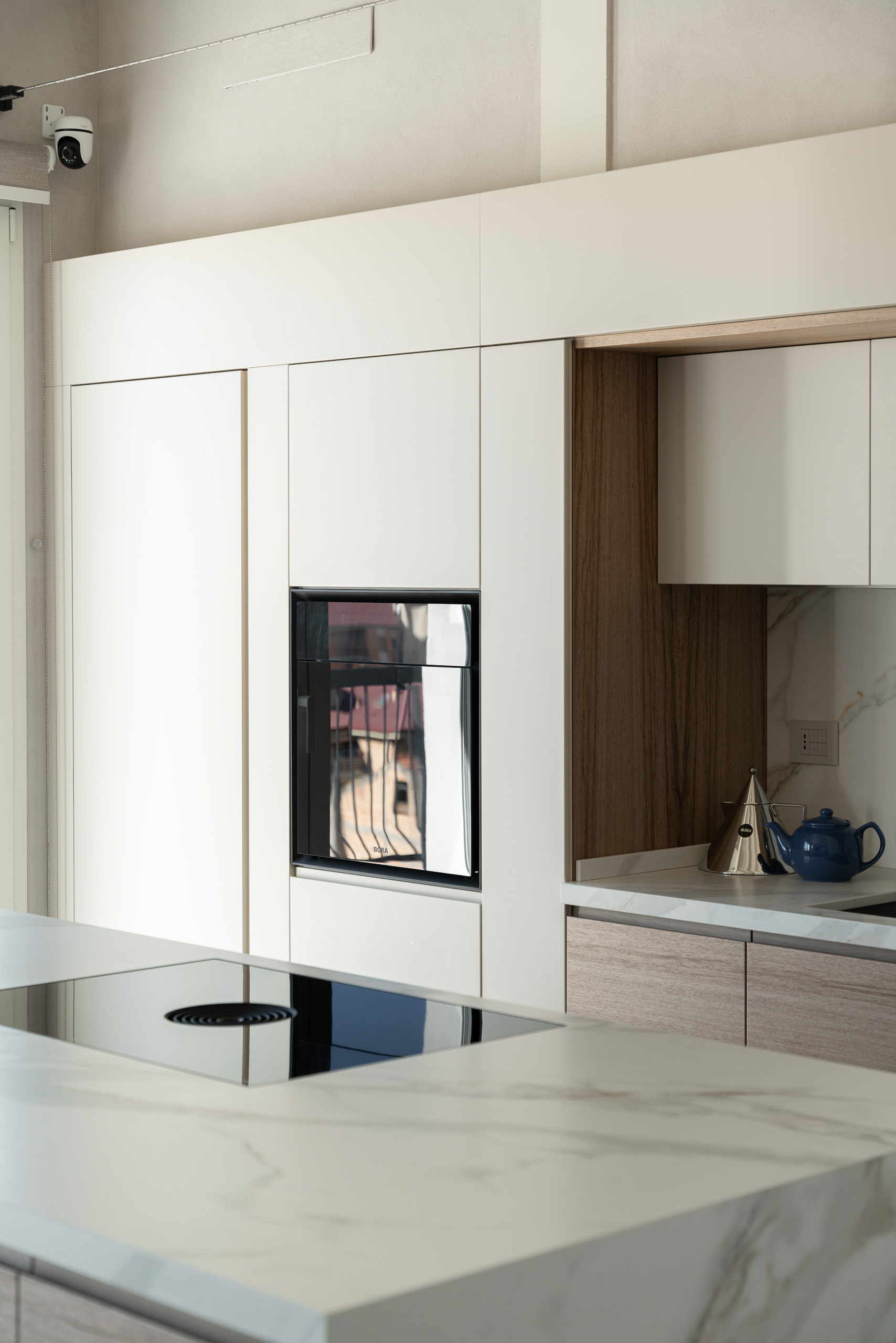 Foto interior design di una cucina e zona living a Porto San Giorgio, di Miam Arredamenti