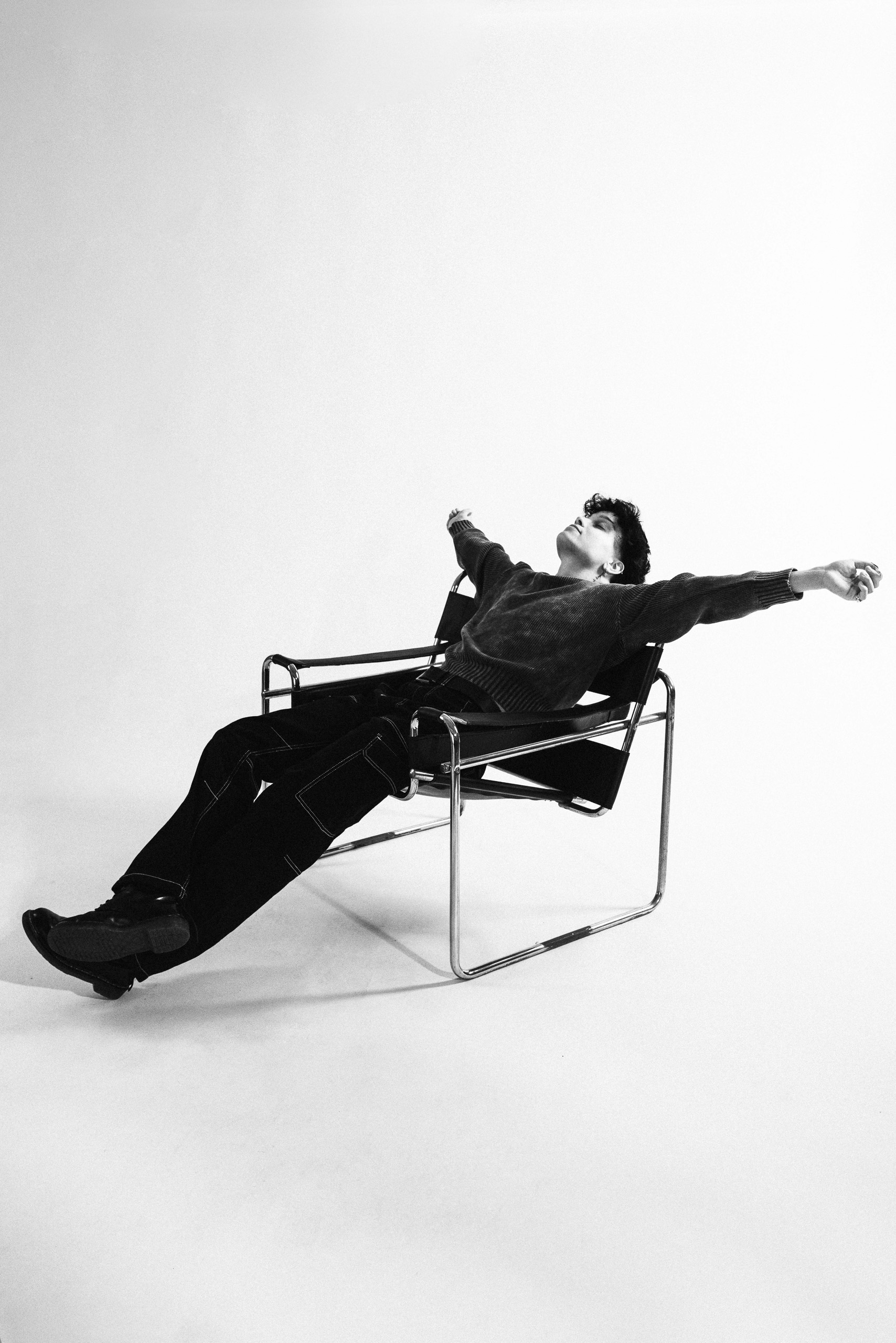 Foto ritratto di un ballerino di danza contemporanea. Foto sessione nello studio fotografico a Fermo